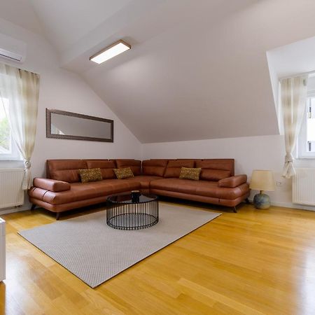 شقة Flexible Selfcheckins 49 - Zagreb - Parking - New - Luxury المظهر الخارجي الصورة